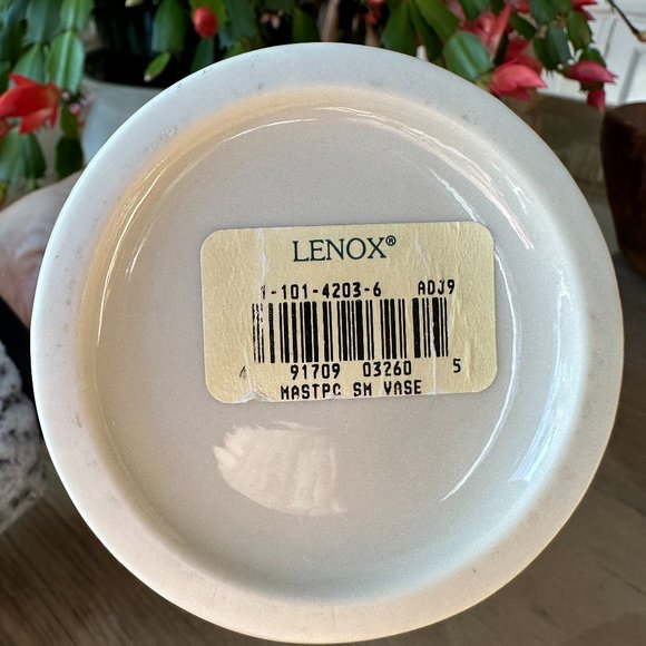 Lenox Vase 7" - Picture 2 of 2